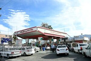 سهمیه بنزین با کارتهای جایگاهداران در تهران افزایش یافت