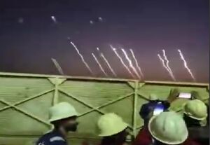 ببینید / حیرت کارگران چینی در عراق از پرتاب موشک‌های ایران