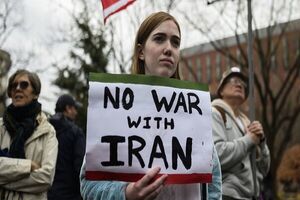 تظاهرات ضد جنگ مقابل کاخ سفید و دیگر شهرهای آمریکا