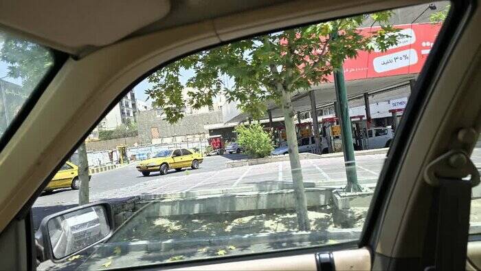 روال عادی سوختگیری در پمپهای بنزین پایتخت