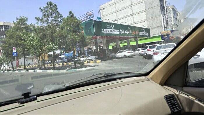 روال عادی سوختگیری در پمپهای بنزین پایتخت