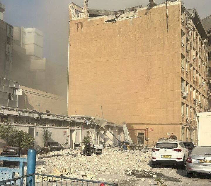 موشک ایرانی به خانه وزیر سابق محیط زیست اسرائیل اصابت کرد/ جنگ با ایران ۲۸ میلیارد دلار برای اقتصاد اسرائیل هزینه خواهد داشت