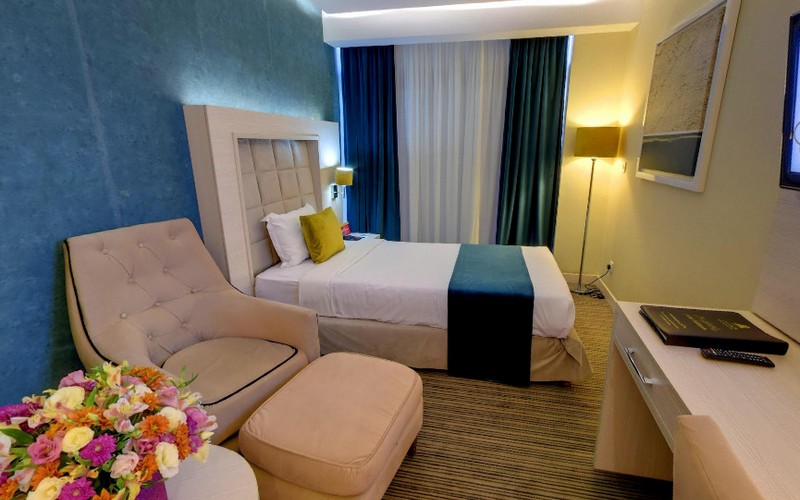 هتل پارسیان انقلاب تهران؛ لذت اقامت نزدیک بهترین کافههای ادبی پایتخت