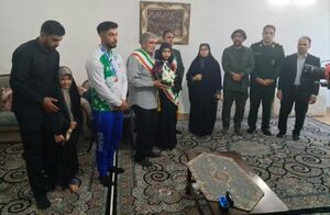 قهرمان آسیا مدالش را به خانواده شهید مرادی تقدیم کرد