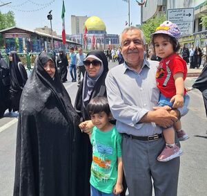 عکس/ حضور خانوادگی مردم از تمامی قشرها در شرایط جنگی در نمازجمعه تهران
