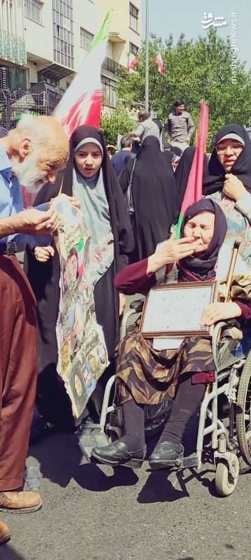 همه پای ایران ایستاده‌اند