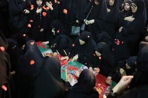 تشییع پیکر شهید هشت ساله تجاوز نظامی اسراییل در اندیمشک
