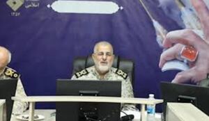 فرمانده کل سپاه در اتاق عملیات جنگ