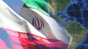 تجمع اعتراض آمیز مردم آفریقای جنوبی در برابر کنسولگری آمریکا در حمایت از ایران + تصاویر