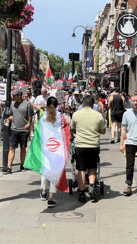عکس/ خیابان‌های انگلیس مملو از هواداران ایران شد