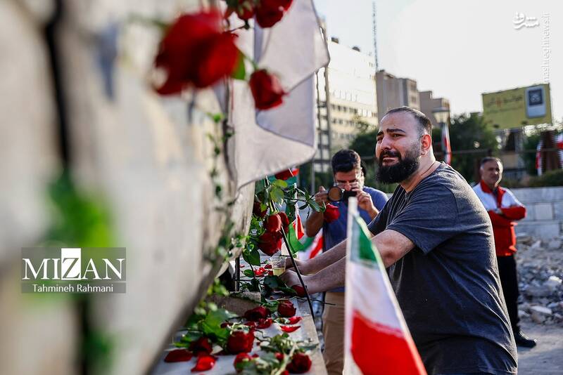 عکس / گلباران آمبولانس هدفقرارگرفته شده در میدان هفتتیر 26
