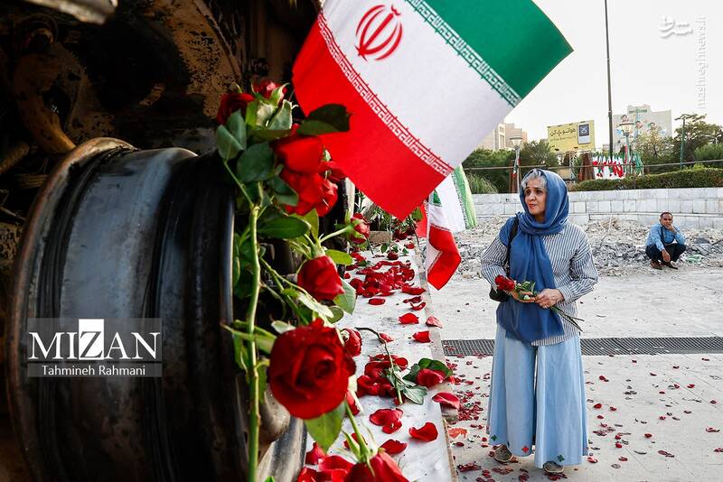 عکس / گلباران آمبولانس هدفقرارگرفته شده در میدان هفتتیر 17