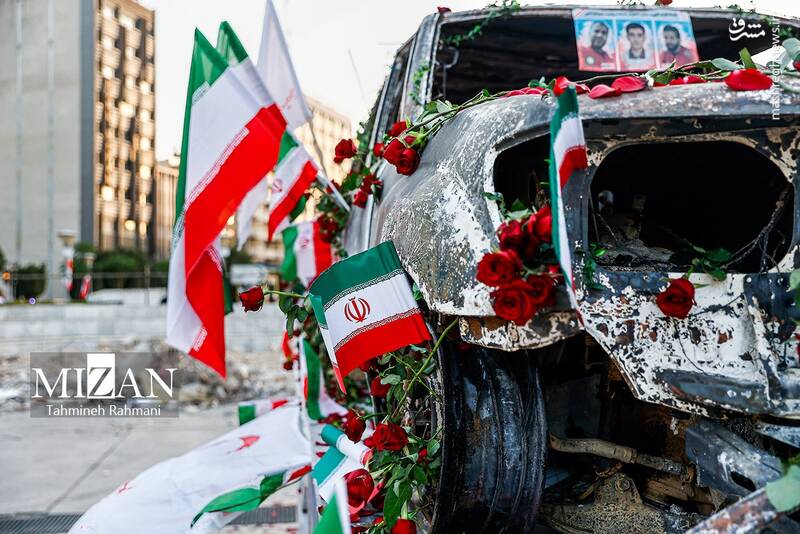 عکس / گلباران آمبولانس هدفقرارگرفته شده در میدان هفتتیر 5