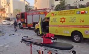 ویرانی و خسارت برخورد یک موشک به اسرائیل