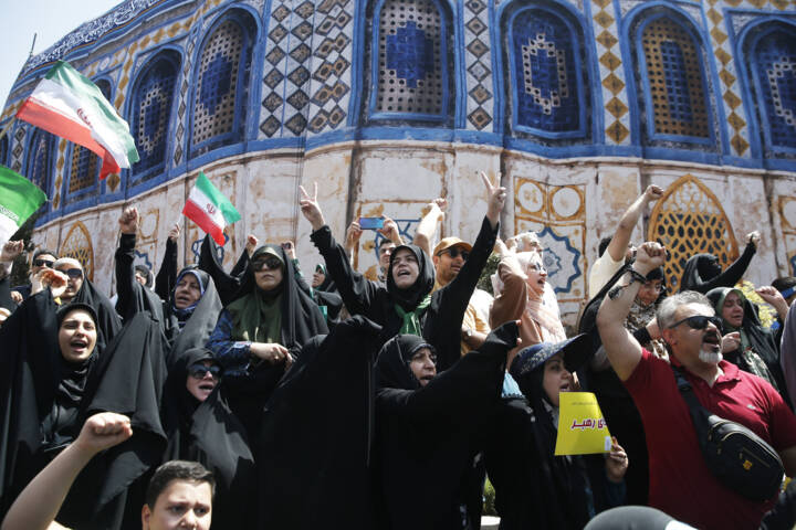 آغاز تجمع سراسری حمایت از عملیات بشارت فتح در میدان انقلاب تهران