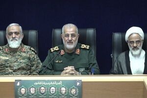 سرلشکر پاکپور: همه رزمندگان ما دستشان روی ماشه است سرلشکر پاکپور: همه رزمندگان ما دستشان روی ماشه است