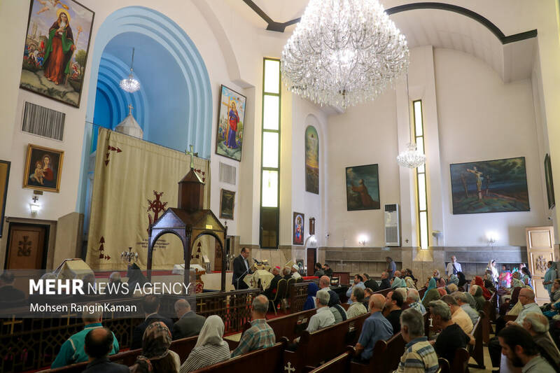 تجمع مسیحیان در حمایت از نیروهای مسلح ایران