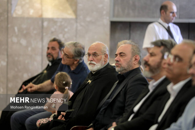 تجمع مسیحیان در حمایت از نیروهای مسلح ایران