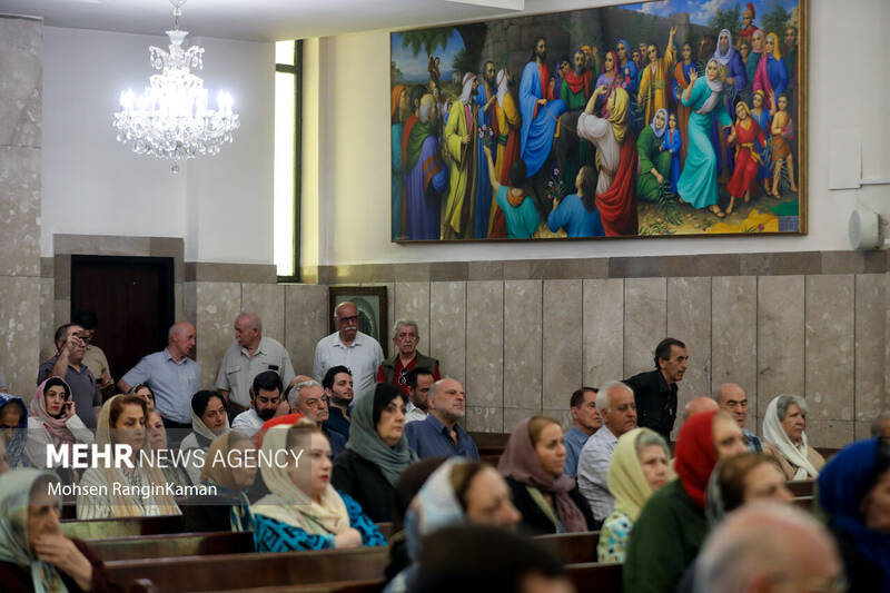 تجمع مسیحیان در حمایت از نیروهای مسلح ایران