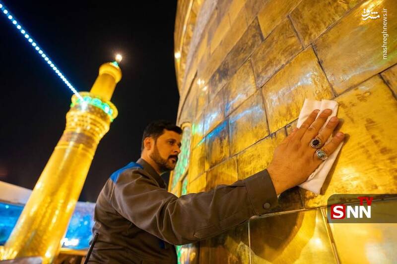 غبار روبی گنبد امام حسین (ع) در آستانه محرم الحرام