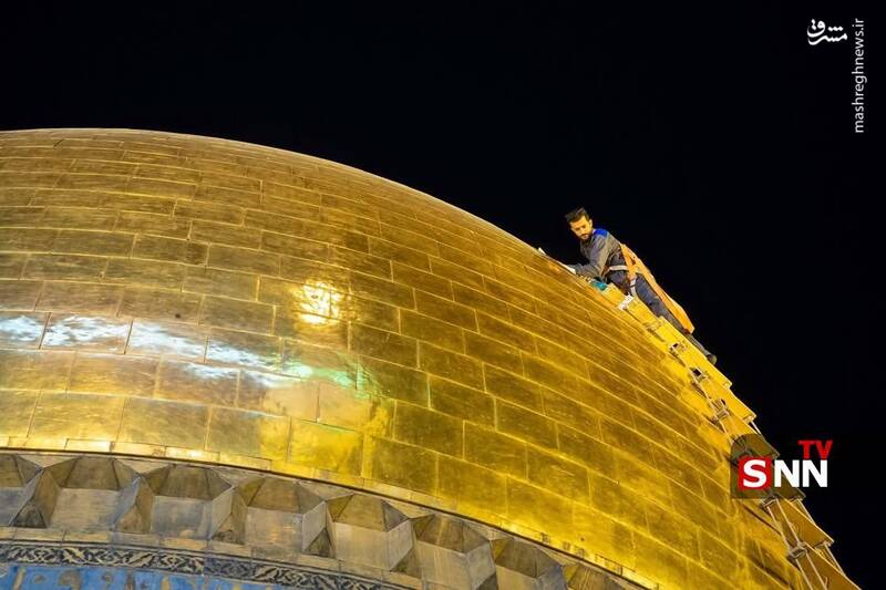 غبار روبی گنبد امام حسین (ع) در آستانه محرم الحرام