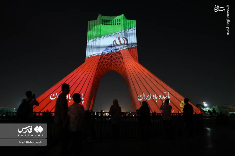 عکس / ویدئو مپینگ برج آزادی به یاد شهدای حمله رژیم صهیونیستی به ایران 19