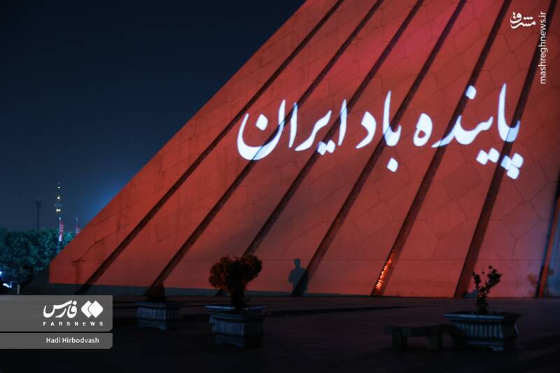 عکس / ویدئو مپینگ برج آزادی به یاد شهدای حمله رژیم صهیونیستی به ایران 6