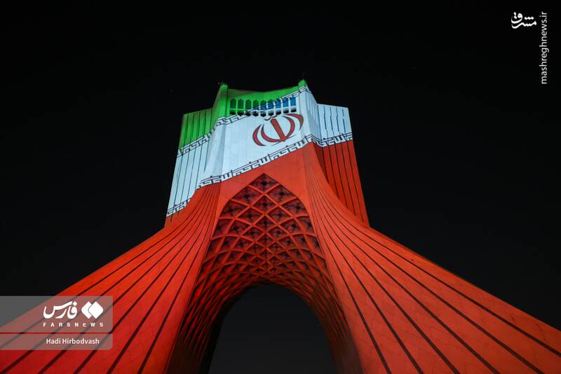 عکس / ویدئو مپینگ برج آزادی به یاد شهدای حمله رژیم صهیونیستی به ایران 7