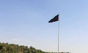 بزرگترین پرچم عزای حسینی در پایتخت به اهتزاز درآمد