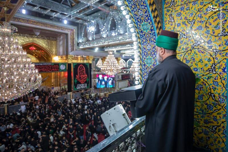 عکس/ مراسم تعویض پرچم حرمین کربلا در شب اول محرم ۱۴۴۶ ه.ق