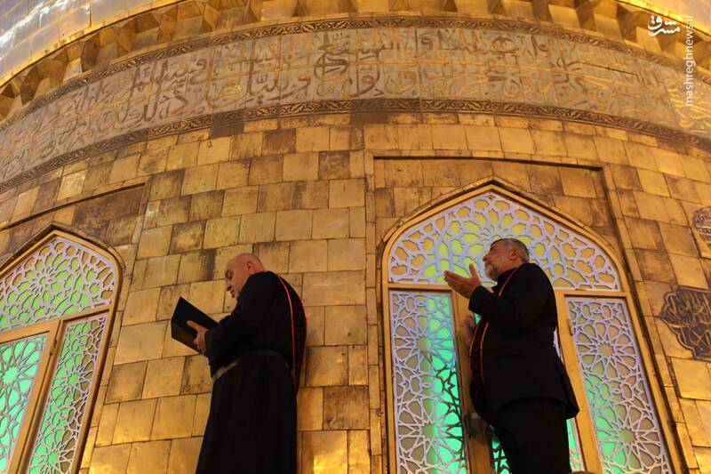 عکس/ مراسم تعویض پرچم حرمین کربلا در شب اول محرم ۱۴۴۶ ه.ق