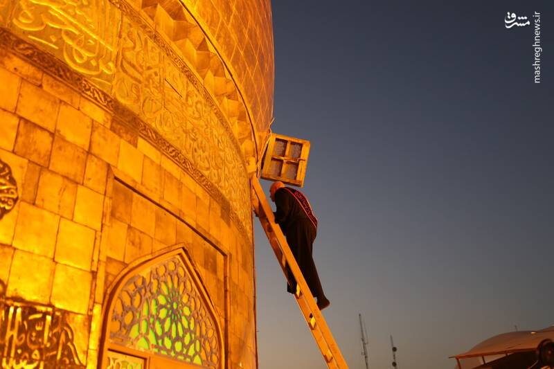 عکس/ مراسم تعویض پرچم حرمین کربلا در شب اول محرم ۱۴۴۶ ه.ق