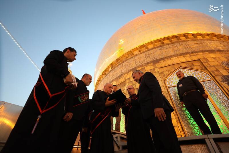 عکس/ مراسم تعویض پرچم حرمین کربلا در شب اول محرم ۱۴۴۶ ه.ق