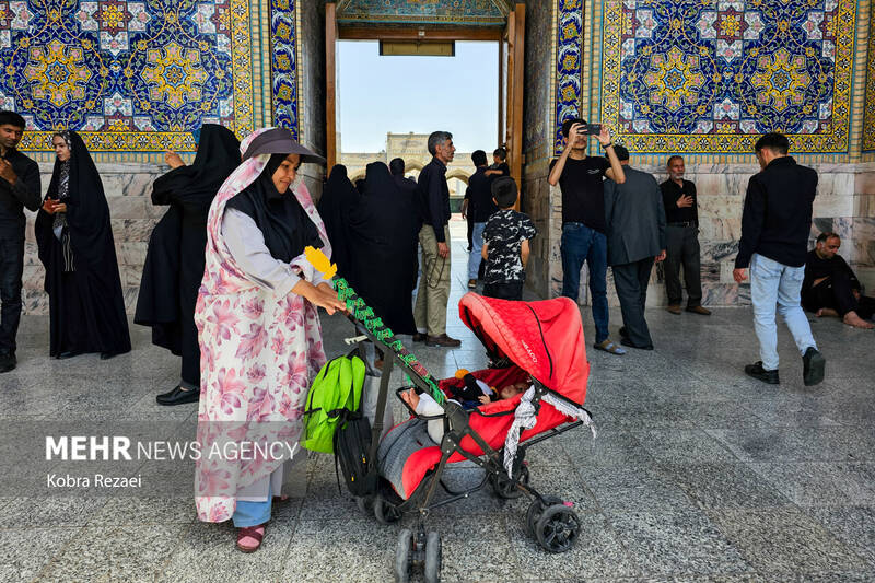 بارگاه منور امام رضا(ع) در نخستین روز از ماه محرم