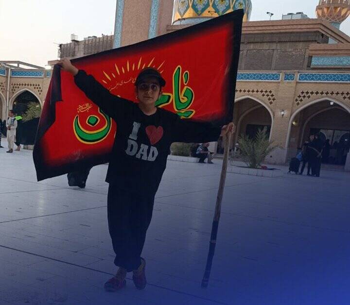 شهیده هلند غلامی با پرچم یاحسین