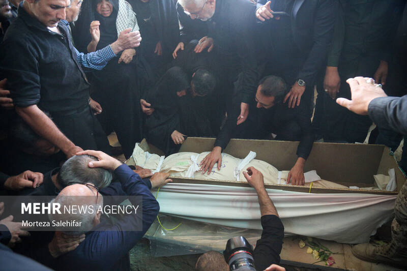 تشییع پیکر شهید دکتر «داوود شیروانی» پزشک زندان اوین