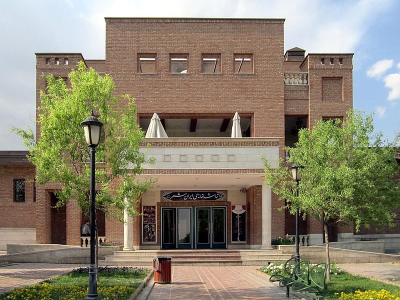 هتل هالی تهران، اقامتی خاص با دسترسی به کافه‌های تاریخی و مراکز فرهنگی