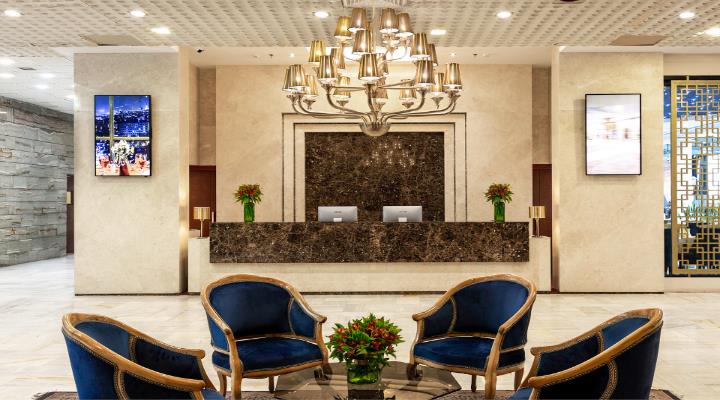 هتل پارسیان انقلاب تهران؛ لذت اقامت نزدیک بهترین کافههای ادبی پایتخت