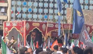 تصاویری از خودروهای حامل پیکر شهدا در میدان انقلاب