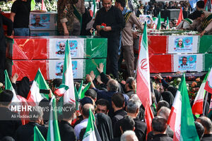 المیادین: مراسم تشییع شهدا در تهران بسیار باشکوه و پرشور است