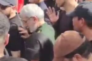 فیلم/ حضور سردار قاآنی در مراسم تشییع شهدای اقتدار ملی در تهران