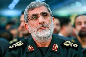 فیلم/ حضور سردار قاآنی در تشییع شهید ایزدی