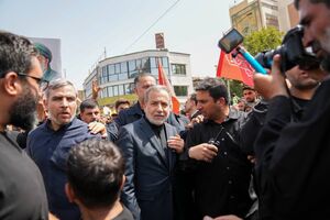 عکس / حضور وزیر امور خارجه در مراسم تشییع شهدا