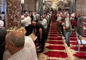 تصاویری از اقامه نماز ظهر در مصلای قِبلی در مسجد مبارک الاقصی