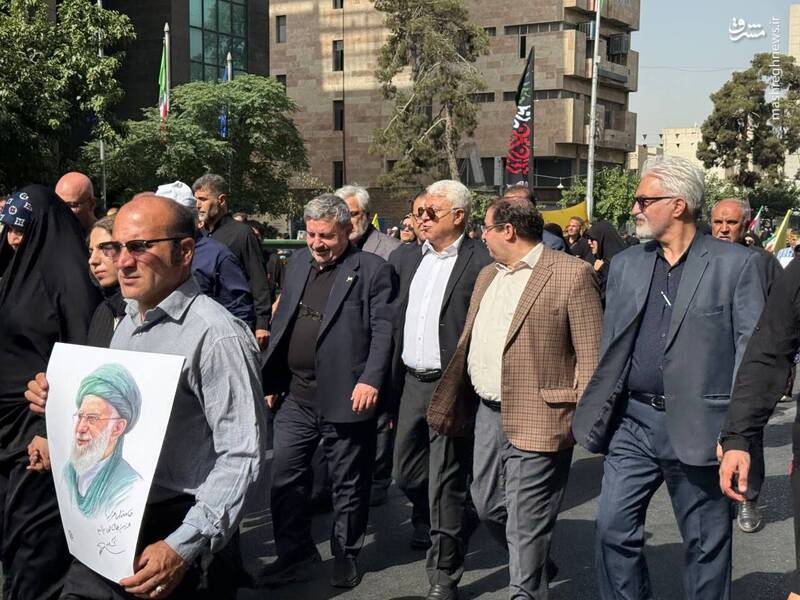 عکس / حضور شخصیتها در مراسم تشییع شهدای اقتدار ایران 22