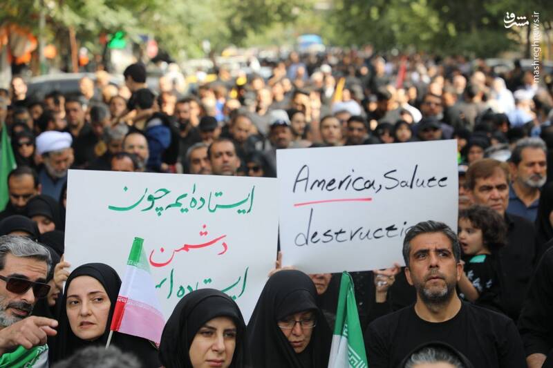عکس / پلاکاردها و دست نوشته‌ها در مراسم تشییع شهدای اقتدار 14