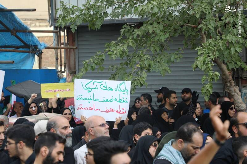 عکس / پلاکاردها و دست نوشته‌ها در مراسم تشییع شهدای اقتدار 9