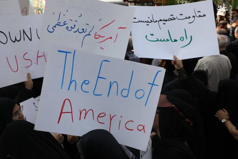 عکس / پلاکاردها و دست نوشته‌ها در مراسم تشییع شهدای اقتدار 25