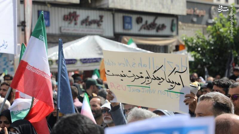عکس / پلاکاردها و دست نوشته‌ها در مراسم تشییع شهدای اقتدار 22