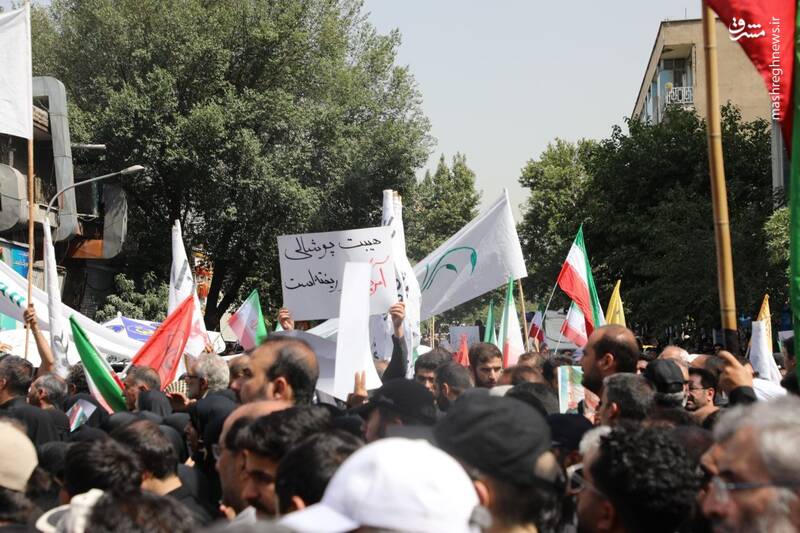 عکس / پلاکاردها و دست نوشته‌ها در مراسم تشییع شهدای اقتدار 18